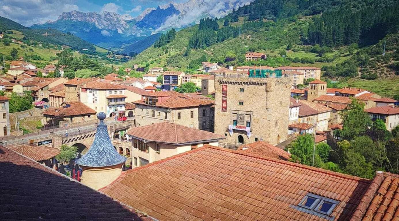 El Mirador De La Torre Appartement Potes Buitenkant foto